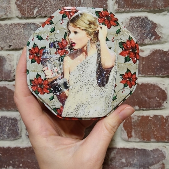 Taylor Swift Evermore Fearless Handmade Holiday Tin w/ 6 Friendship Bracelets - Picture 2 of 15